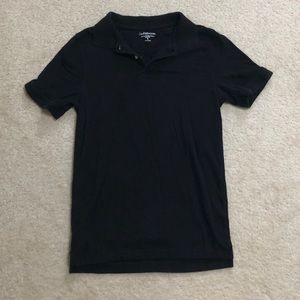 black collared short sleeve polo shirt